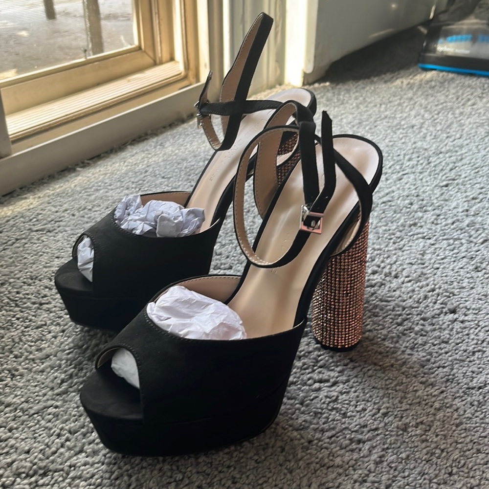 Black w Rose gold colored rhinestones chunky heels never worn